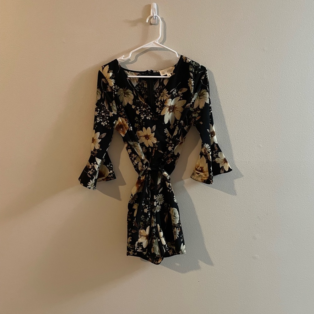 Floral Romper - Picture 2 of 3